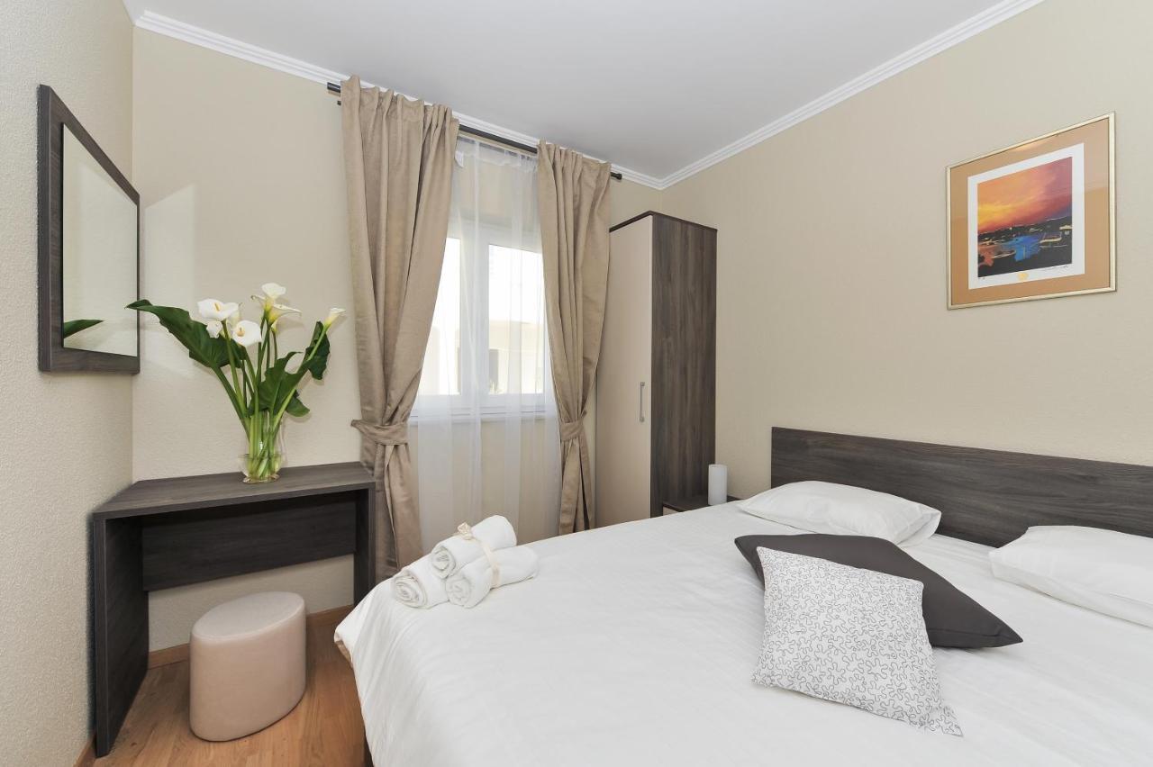 Apartmani Peric 1 Meka Draga Obrovac Bagian luar foto